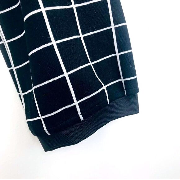 BoylyMia Black and White Windowpane Jersey Knit Crop Long Sleeve Top - Picture 6 of 7